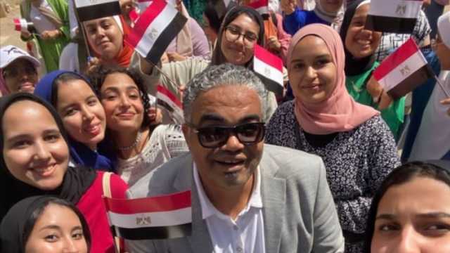 طلاب الغردقة من أول يوم كلية إلى مكاتب التوثيق لتأييد الرئيس السيسي