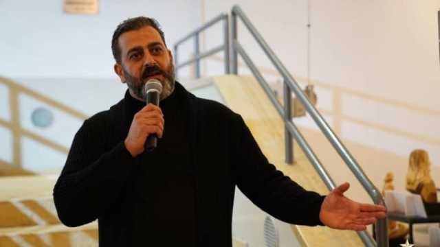 الفنان الفلسطيني طارق سلسع: استبدلنا نجمة الميلاد في مدينة بيت لحم بقذيفة