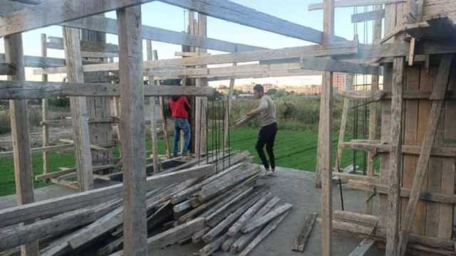 حملة لإزالة بناء مخالف بحي المنتزة ثان بالإسكندرية