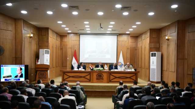 محافظ قنا يستعرض الموقف التنفيذي لمشروعات حياة كريمة