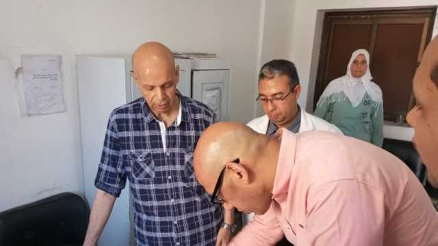 وكيل «صحة الشرقية» يوجه بنقل مشرفي التغذية خارج مستشفى ههيا 
