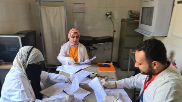 فحص 1588 مواطنا في قافلة طبية مجانية بالبحيرة