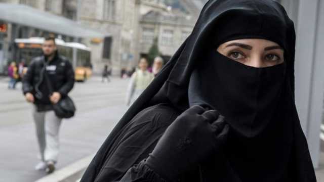حظر النقاب في سويسرا.. وغرامة كبيرة لمن يخالف القرار