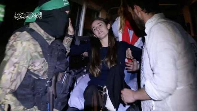 محتجزة إسرائيلية سابقة تنتقد حكومة الاحتلال: ماذا لو بناتكم محتجزات؟