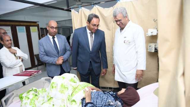 في جولة للمستشفى العام.. محافظ قنا يأمر بحصر احتياجات القطاع الطبي