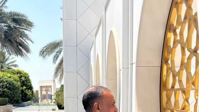 وزير الخارجية يزور ضريح مؤسس دولة الإمارات الشيخ زايد آل نهيان