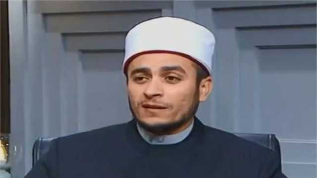 أمين الفتوى: المصلي يسلم على الملائكة وإخوانه المصلين في آخر صلاته