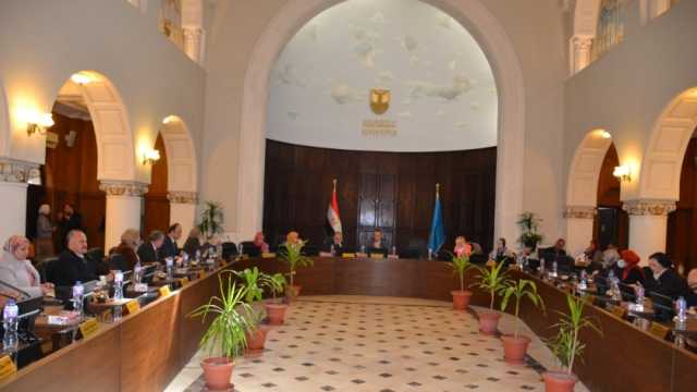 جامعة الإسكندرية تبحث إعفاء طلاب الدراسات العليا من تقديم الرسائل بالشكل التقليدي