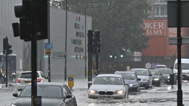 بريطانيا تتأهب لمواجهة موجة فيضانات عارمة تضرب البلاد