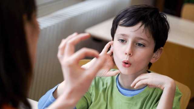 7 نصائح للتعامل مع التلعثم عند الأطفال.. بينها دعم ثقته في نفسه