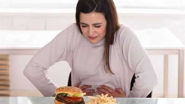 أعراض التسمم الغذائي.. أبرزها الدوخة وألام المعدة
