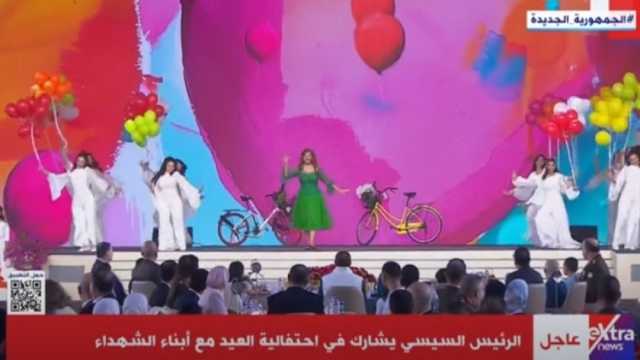 صفاء أبو السعود تقدم فقرة فنية خلال احتفالية عيد الفطر أمام الرئيس السيسي