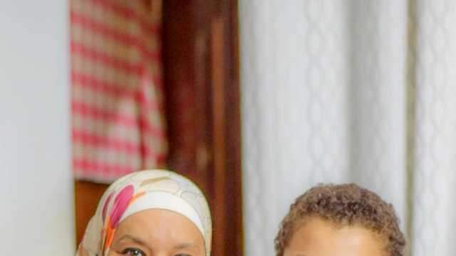 اتجهت للتعليم بعد الأربعين.. «صفاء» لحقت بابنتها في الثانوية: «نفسي أدخل كلية»