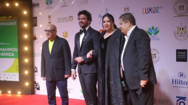 وصلة «ضحك وهزار» من إيمي سمير غانم وحسن الرداد على «ريد كاربت» مهرجان الأقصر