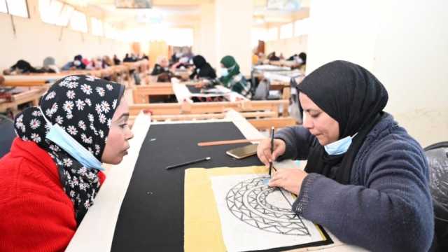 وزيرة التضامن تتفقد مشروع المجمع الصناعي للمرأة والشباب بقرية المعنا في قنا