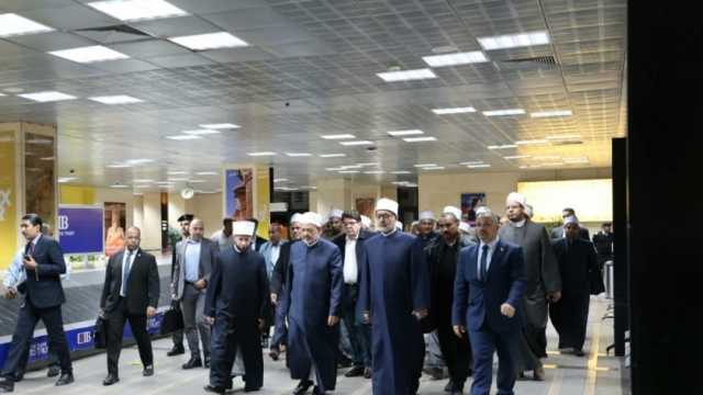 شيخ الأزهر يعود لأرض الوطن لتلقي العزاء في شقيقته