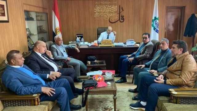 اتحاد عمال مصر يطلب تعجل صرف العلاوات الدورية والحد الأدنى للأجور