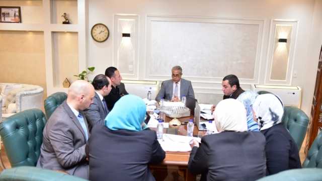 وزير العمل يجتمع باللجنة القانونية المختصة بدراسة مشروع قانون العمل
