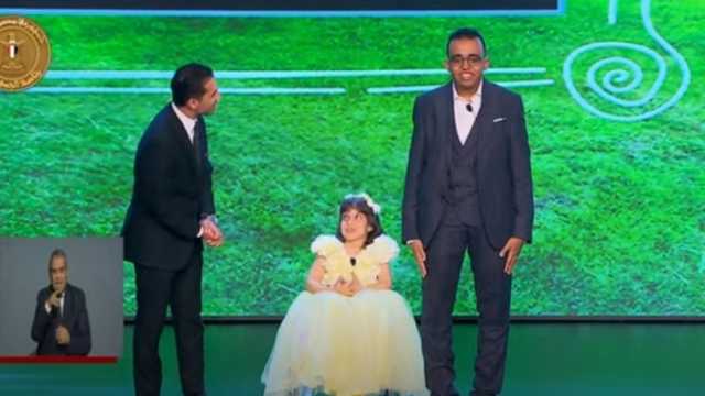 الإعلامي هاني حتحوت لشاب من ذوي الهمم: هتطلع معايا في البرنامج تحلل مباراة القمة