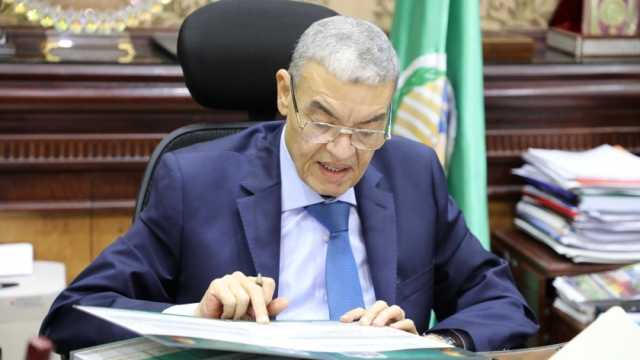طرح 8 آلاف كرتونة مواد غذائية ضمن مبادرة خفض الأسعار في مركز ملوي