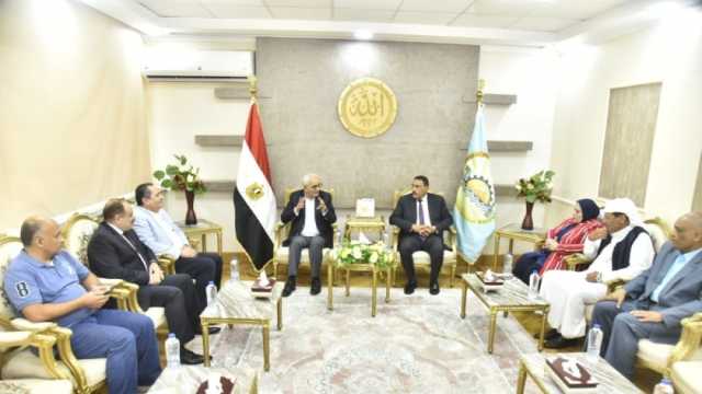 وزير التعليم يصل إلى مطروح لمتابعة استعدادات العام الدراسي الجديد
