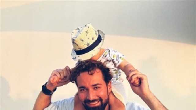 بعد طلاقه.. أحمد حاتم يتحدث عن علاقته بابنه «عزيز»