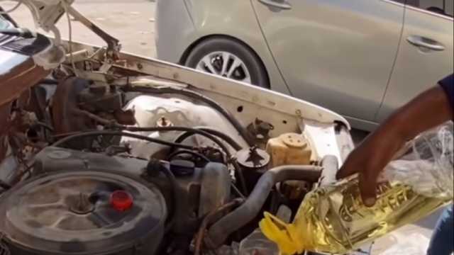  سكان غزة استخدموه بدلا من الوقود.. هل يعمل زيت الطعام على تشغيل السيارة؟