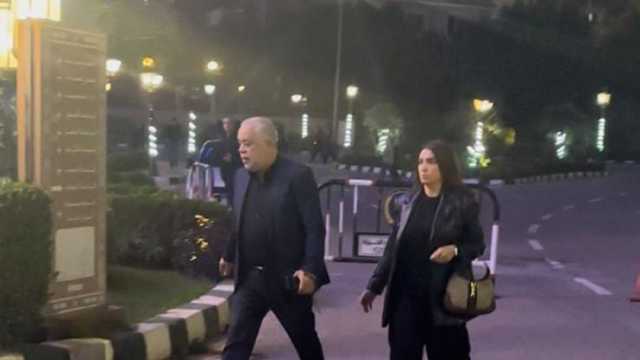 أشرف زكي وروجينا وإيمان العاصي أول حضور عزاء أشرف عبد الغفور