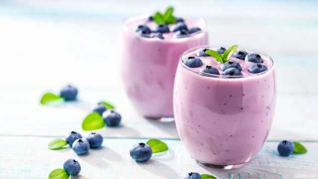 3 طرق سهلة لعمل سموزي التوت في المنزل.. «حضريه زي الكافيهات»