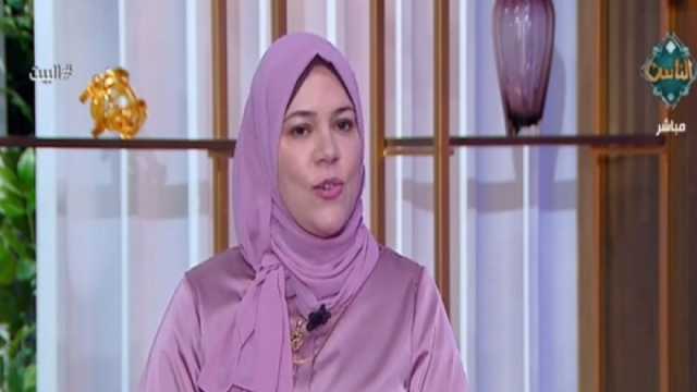 خبيرة أسرية: يجب على الآباء متابعة واجبات أبنائهم الدراسية يوميا