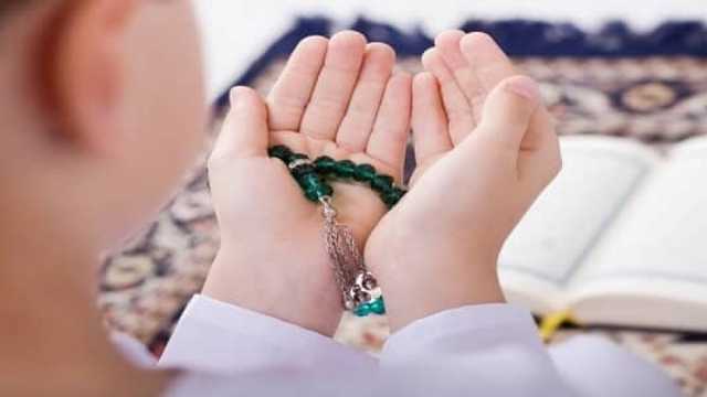 دعاء ختم القرآن في رمضان كامل ومكتوب: اللهم إنا نسألك موجبات رحمتك (فيديو)