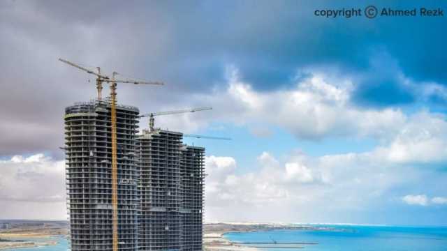 وزير الإسكان يتابع الموقف التنفيذي لمشروعات مدينة العلمين الجديدة