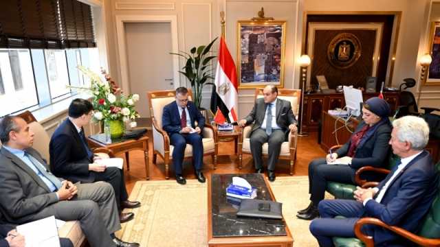 وزير التجارة يبحث مقترح إقامة منطقة صناعية صينية على البحر المتوسط في مصر