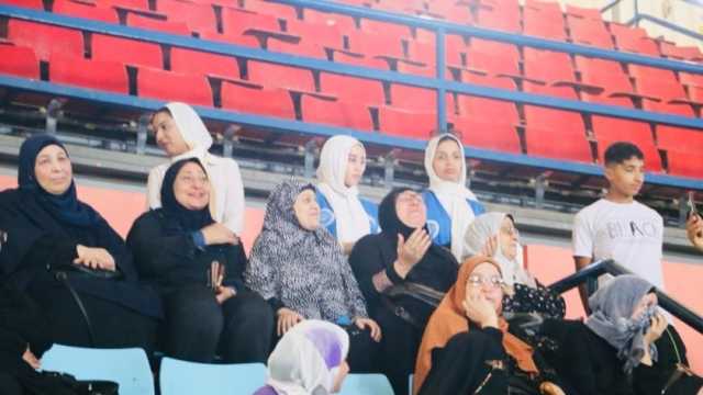 حجاج السويس يتفقون على الدعوة لمصر وفلسطين في بيت الله الحرام.. «بنحب ترابها»