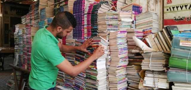 أسعار الكتب الخارجية المستعملة لدى محلات سور الأزبكية.. تبدأ من 49 جنيها