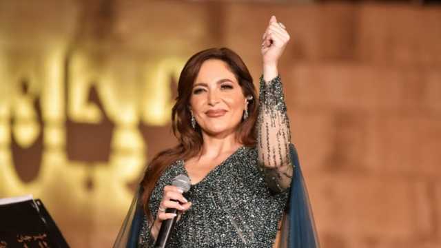 الجمهور يتفاعل مع الفنانة عبير نعمة في حفل مهرجان القلعة 2023 (فيديو)