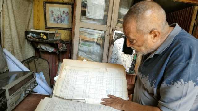 في محل حانوتي «الجبروني».. أكفان ودفاتر وفيات بخط اليد من 100 سنة