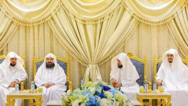 رئيس شؤون الحرمين وأئمة وخطباء المسجد الحرام يزورون الشيخ ماهر المعيقلي