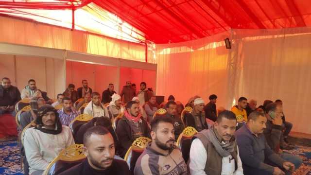 توافد المواطنين على لجنة مدارس النصر في 6 أكتوبر للتصويت بانتخابات الرئاسة