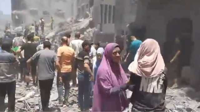 بقايا جثث وأكوام من القمامة.. حال سكان غزة المشردون داخل المخيمات