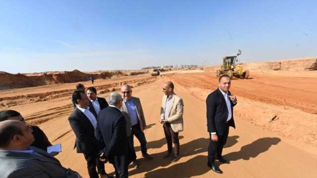 وزير الإسكان يتفقد طرق ومرافق التجمع السادس في القاهرة الجديدة