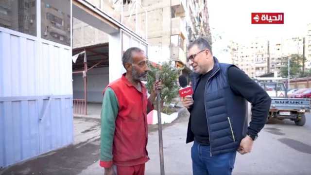 «واحد من الناس».. عمرو الليثي يهدي عامل نظافة 5 آلاف جنيه