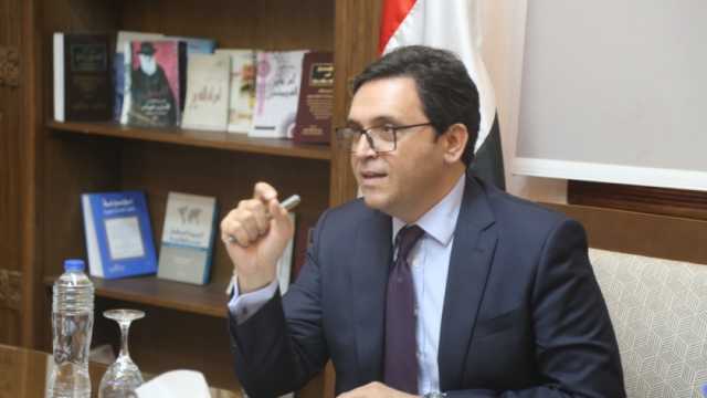 وزير الثقافة يوجه بتشكيل لجنة لبحث تطوير المركز القومي للمسرح