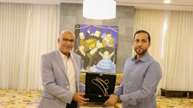 وفد من الشارقة الإماراتي يزور نادي مدينتي