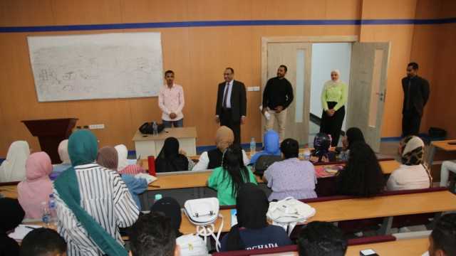رئيس جامعة طيبة التكنولوجية بالأقصر يدير حوارا مفتوحا مع الطلاب