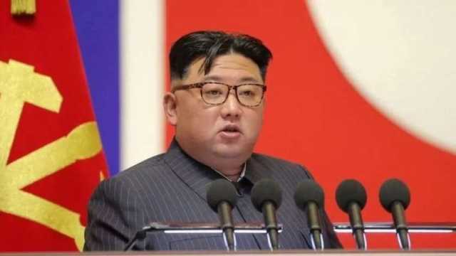 زعيم كوريا الشمالية يجبر شعبه على الاستماع لأغنية تمجده (فيديو)