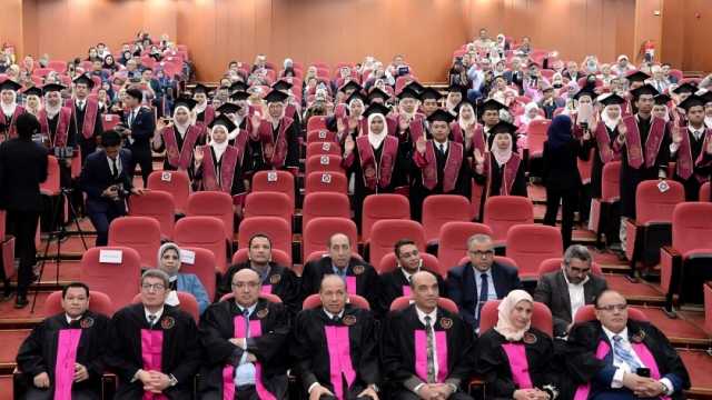 تخرج دفعة جديدة من كلية الطب بجامعة المنصورة بنسبة نجاح 98%