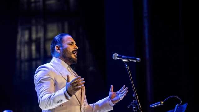 رامي عياش يغني بدون ميكروفون في أحدث حفلاته.. ماذا فعل الجمهور؟
