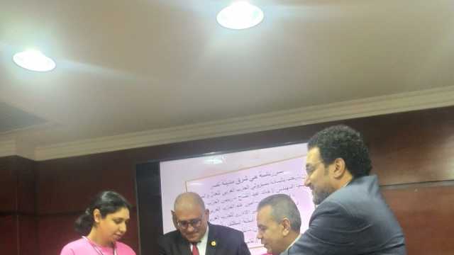 حي شرق مدينة نصر يكرم هانيا ياسر بطلة كأس مصر للسباحة