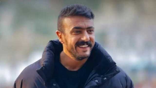 أحمد العوضي يذبح الأضحية بنفسه في أول يوم العيد.. سيلفي مع أهالي عين شمس